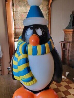 Chilly Willy Penguin Blow Mold 28"
